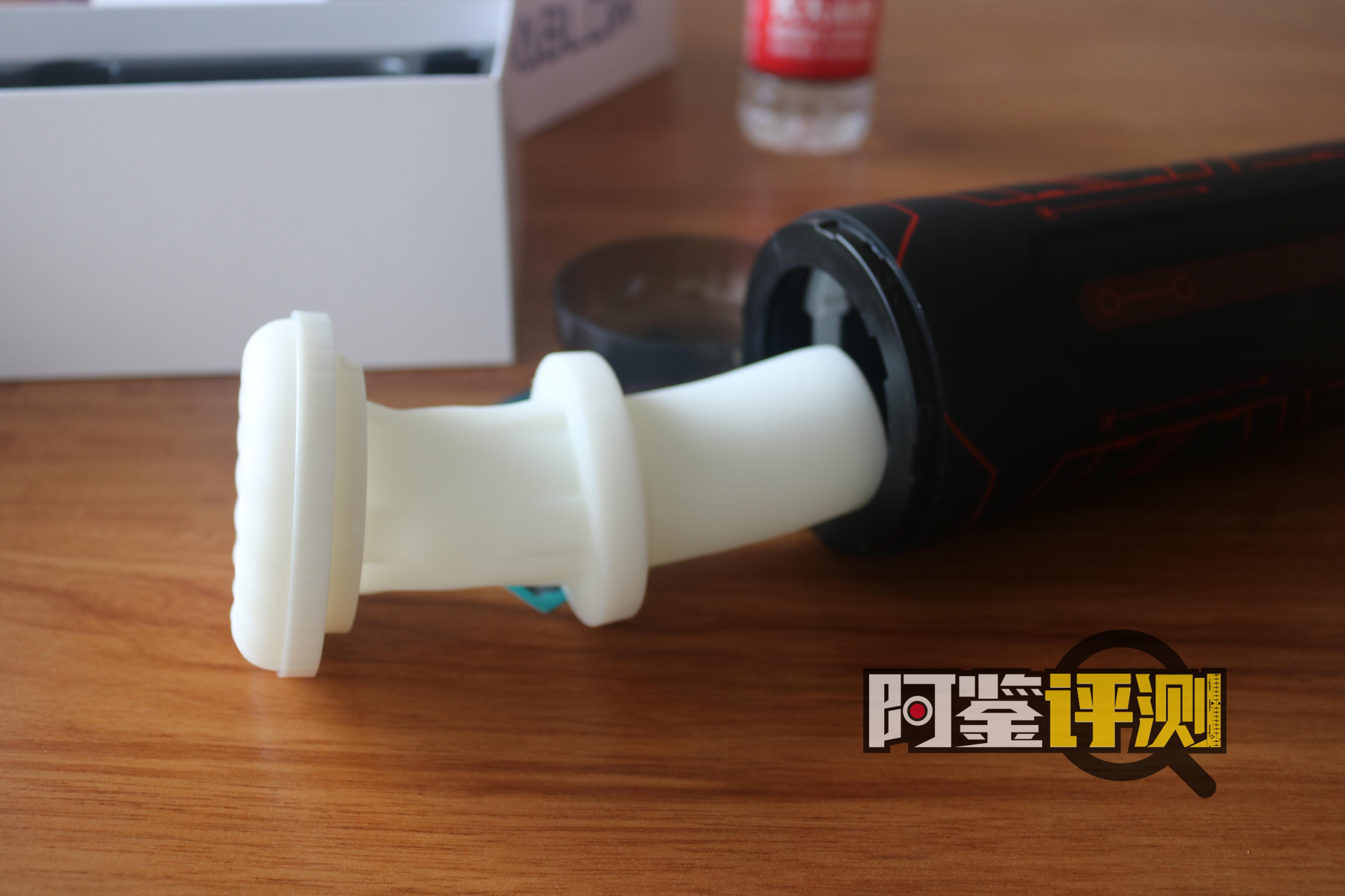 METABLOW-E300电动飞机杯评测，赛博朋克，科技狠活，阿鉴助理亲自下海！