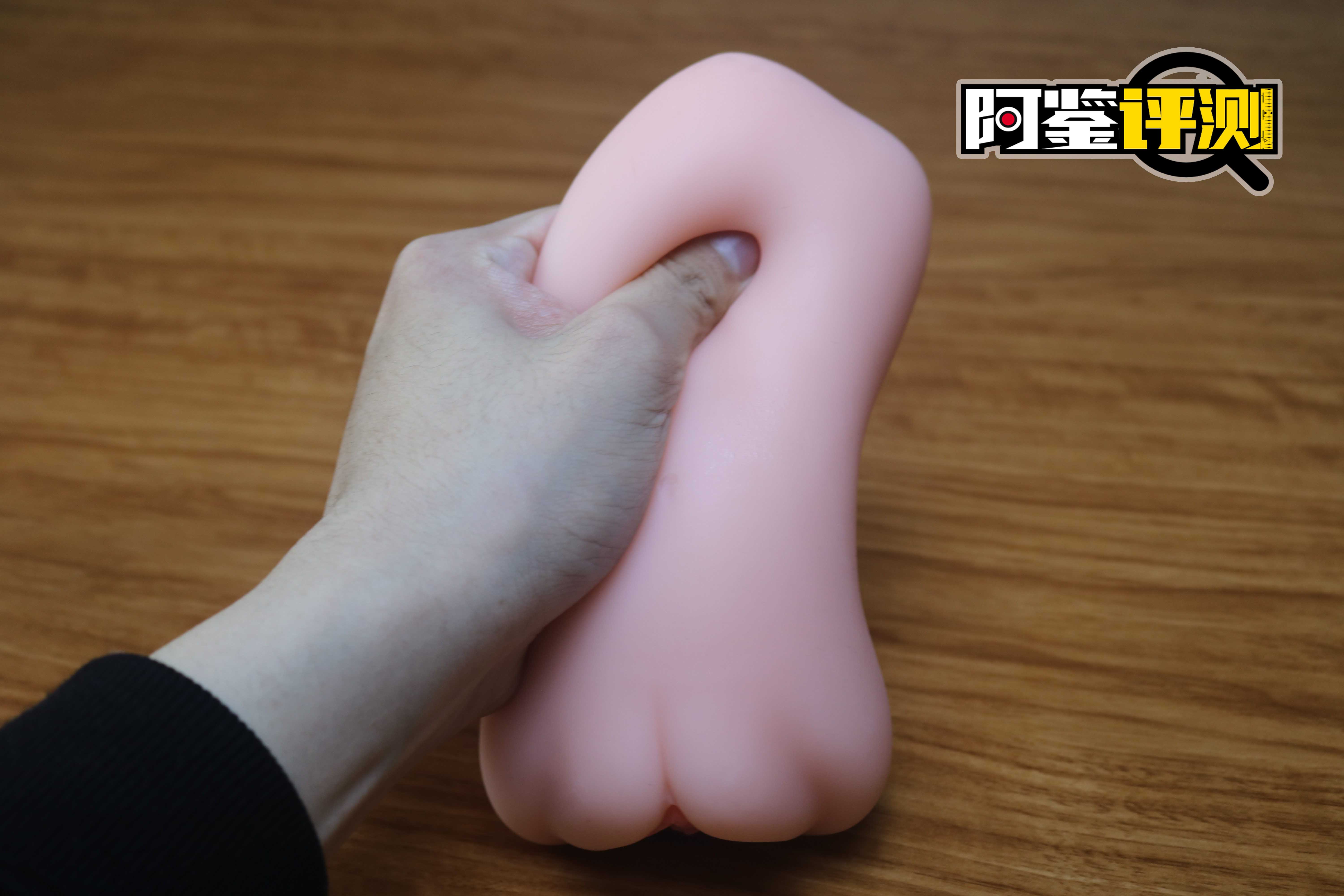 趣网-琉璃兔(排气杯)评测!高质量胶体!玩法类似R20的进阶长形名器