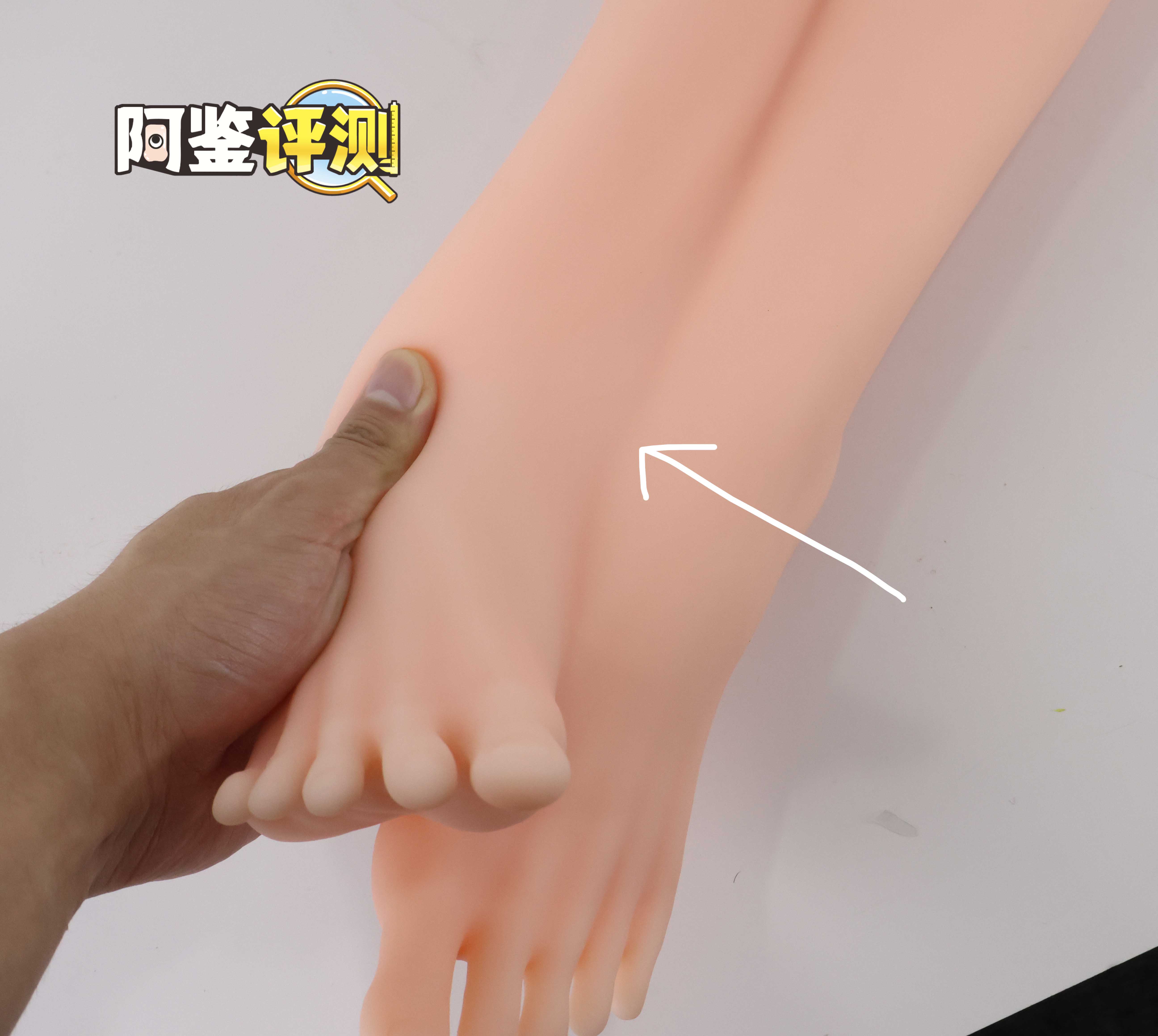 国产大魔王-jiojio评测!足控性癖大满足!难得一个可以使用的“玉足”