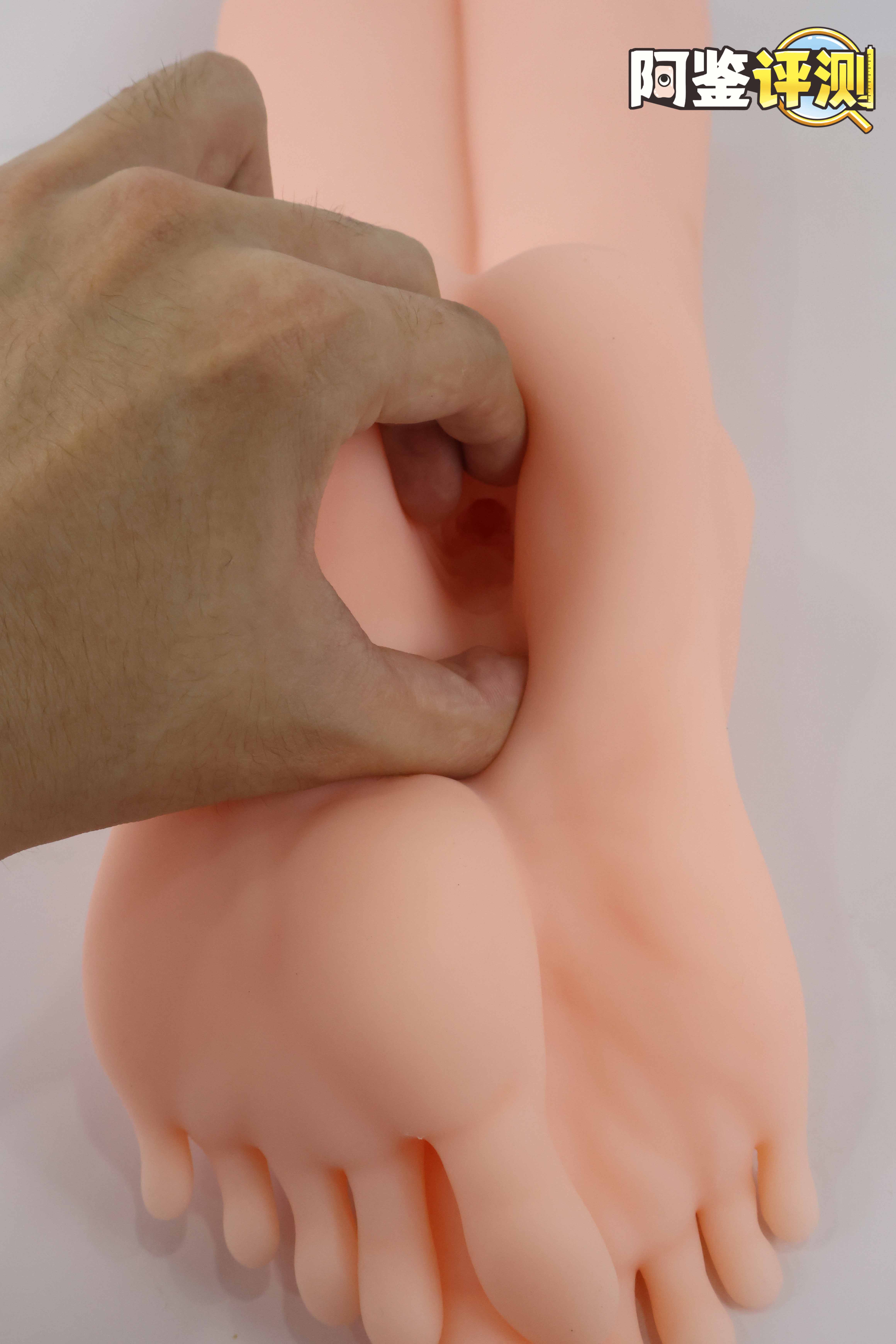 国产大魔王-jiojio评测!足控性癖大满足!难得一个可以使用的“玉足”