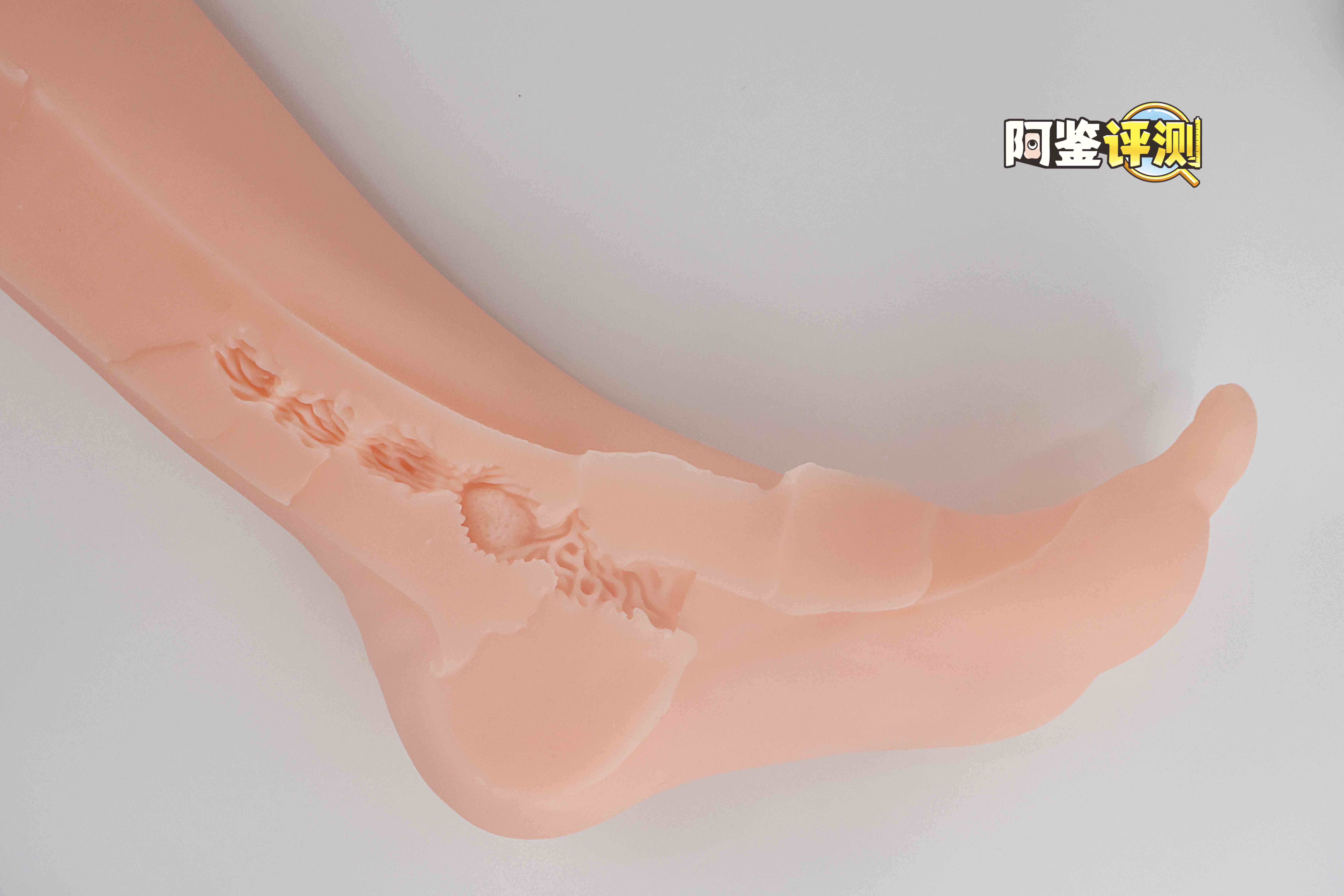 国产大魔王-jiojio评测!足控性癖大满足!难得一个可以使用的“玉足”