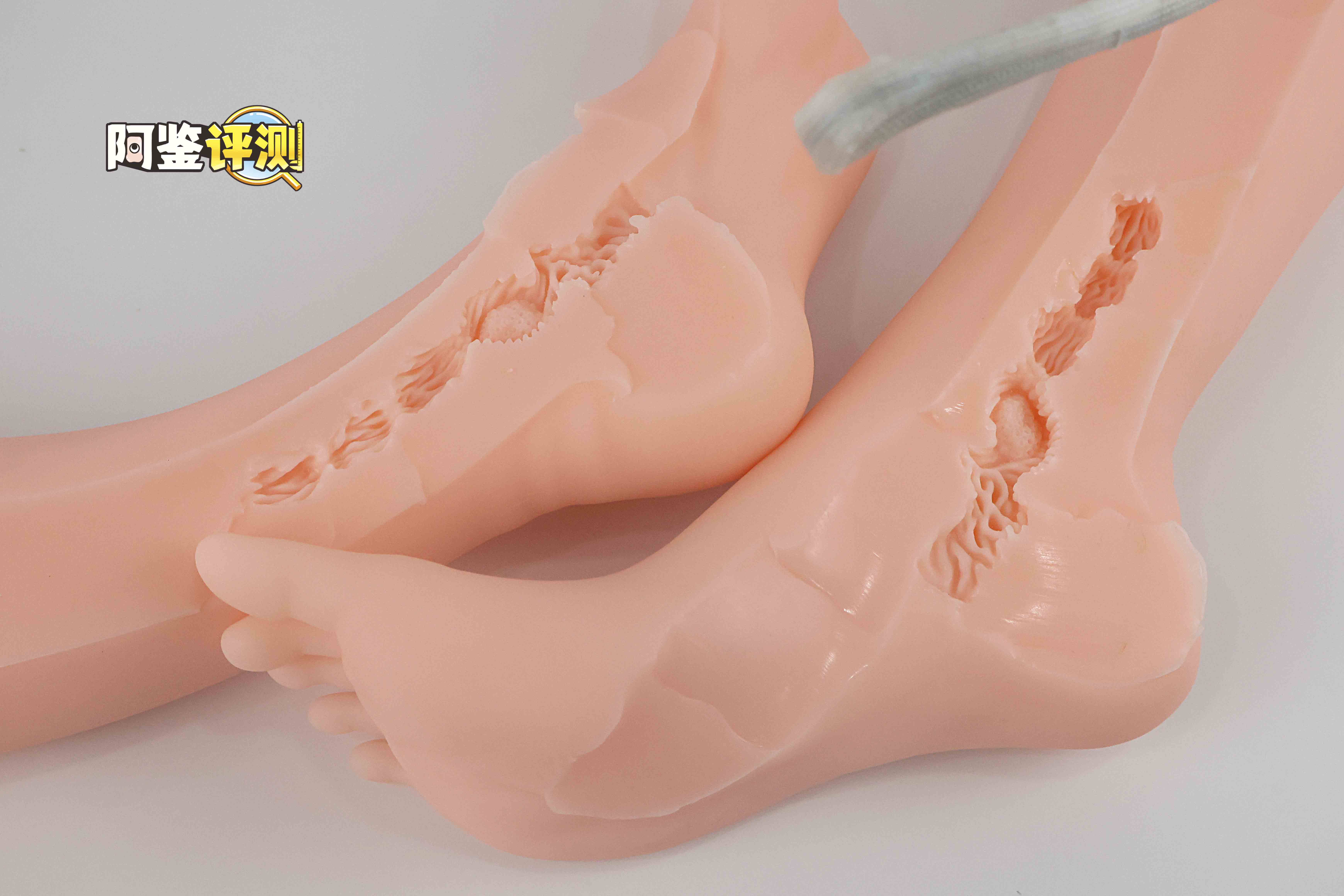 国产大魔王-jiojio评测!足控性癖大满足!难得一个可以使用的“玉足”