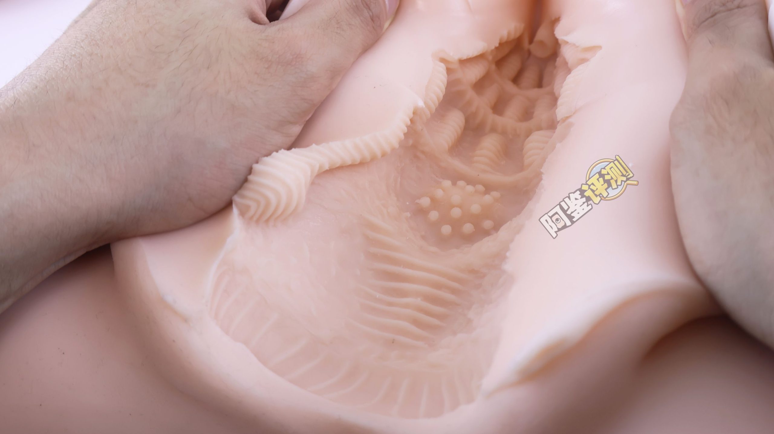 MACCOS——“纯洁之体”评测!少见的带腿小臀模,多种多样的视觉角度