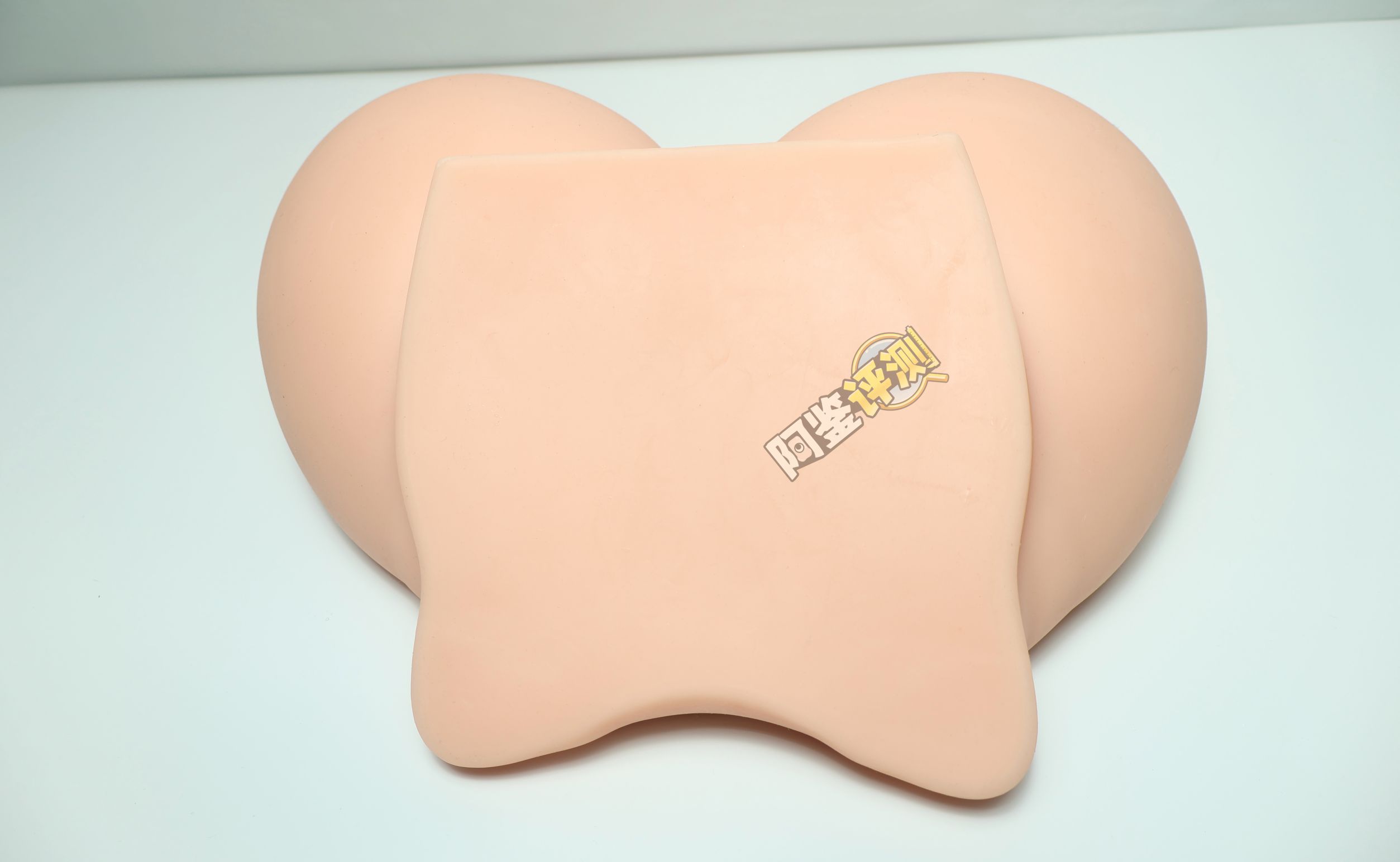 傲川——“爆乳娘”评测!猎奇的超级大雷,能铺满桌面的超级爆乳!