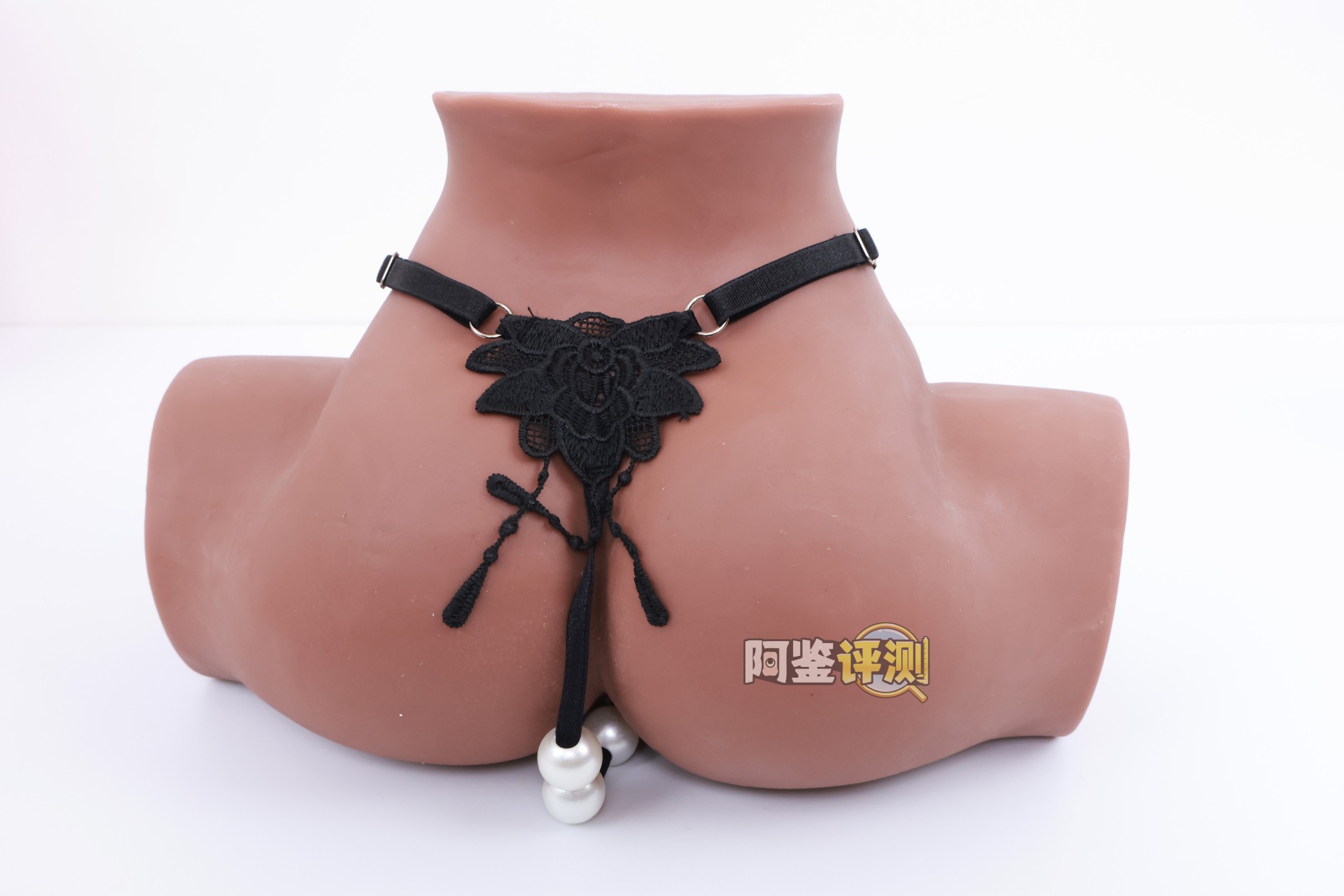 muni——“埃及艳后”评测！一字马开腿型的黑皮小臀模，因为双通道太接近导致末端出现了开裂