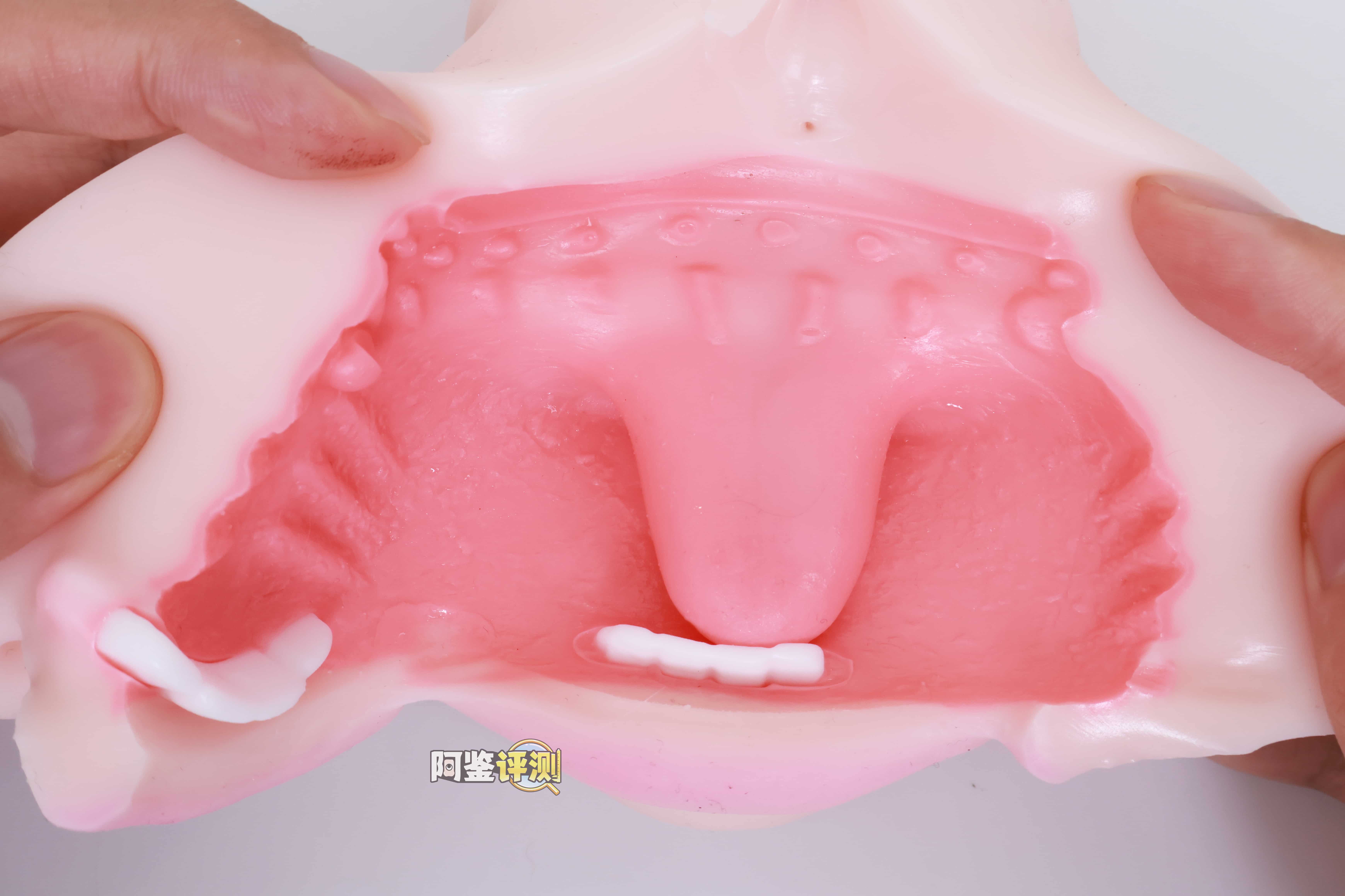 YUU——“饶舌辣妹”评测！噱头就是这个杯子的全部了.....像搞笑玩具一样毫无实用性的产品