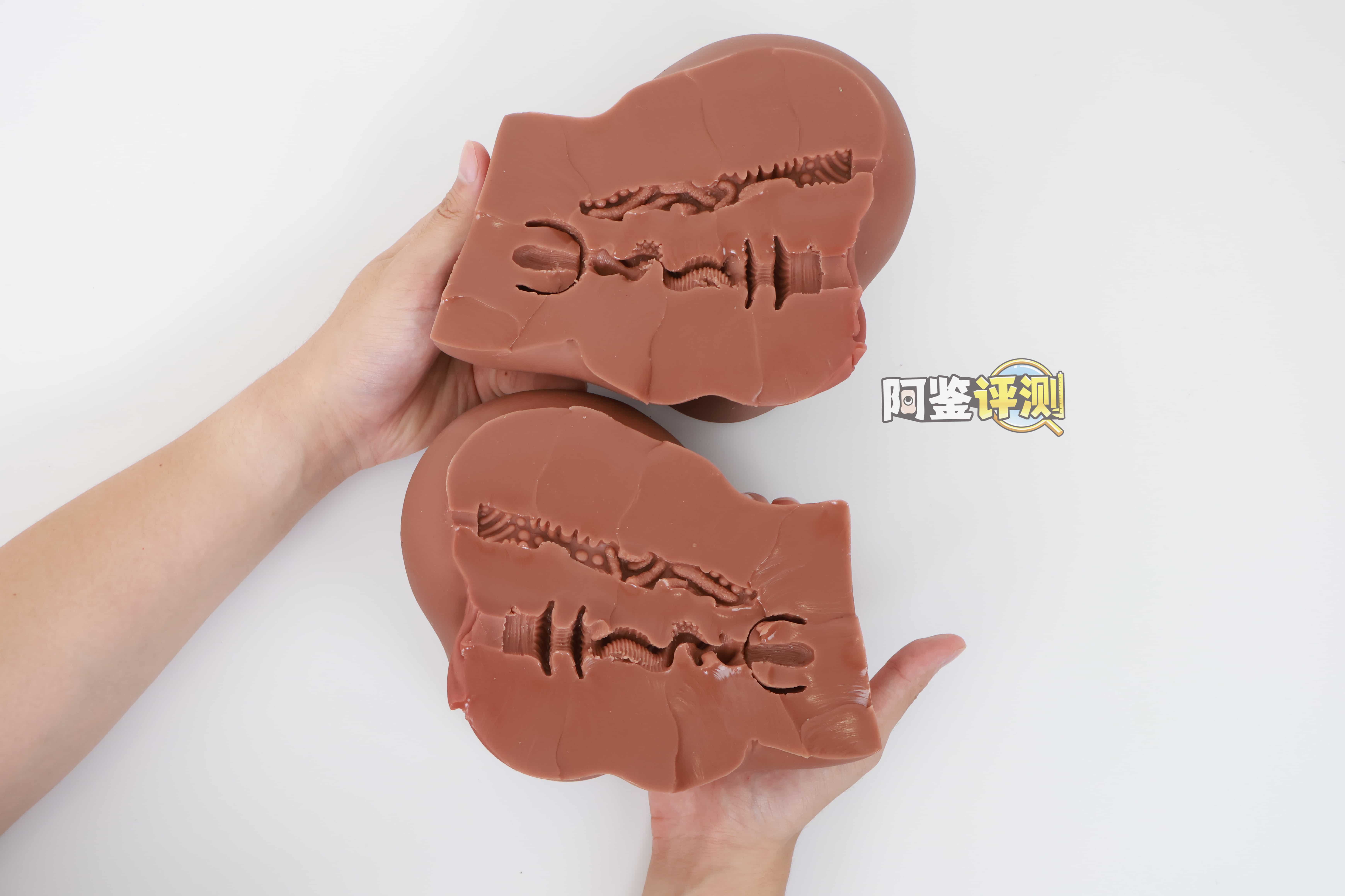 COC——“可可狼姬”评测!褐色黑皮的“成熟型”小屁股倒模,通道的复杂度和姿势兼容性都挺不错