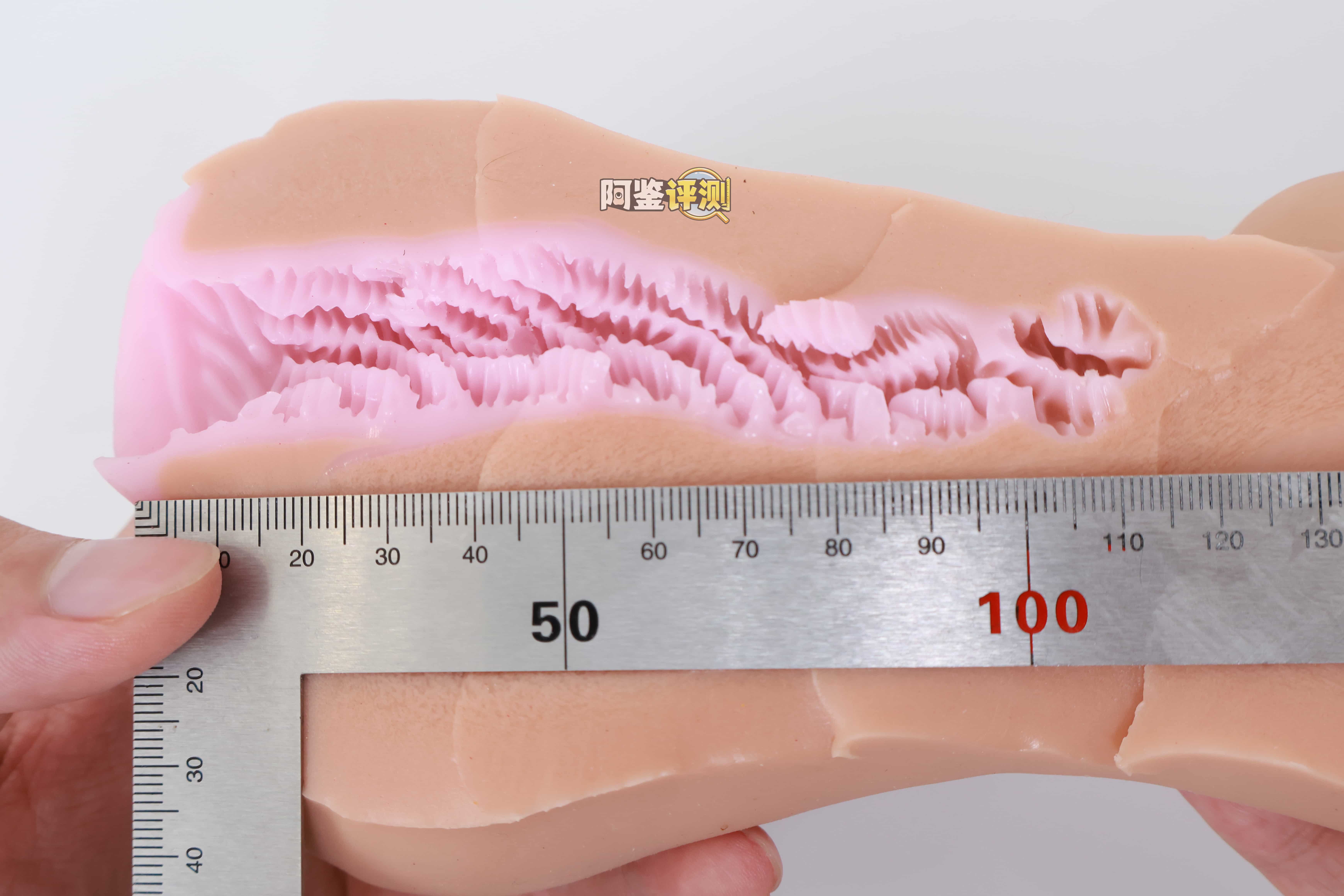 魔眼——“超丰满辣妹”评测！我用过最精致细腻的剐蹭纹理，却被粗糙的外形破坏掉了...