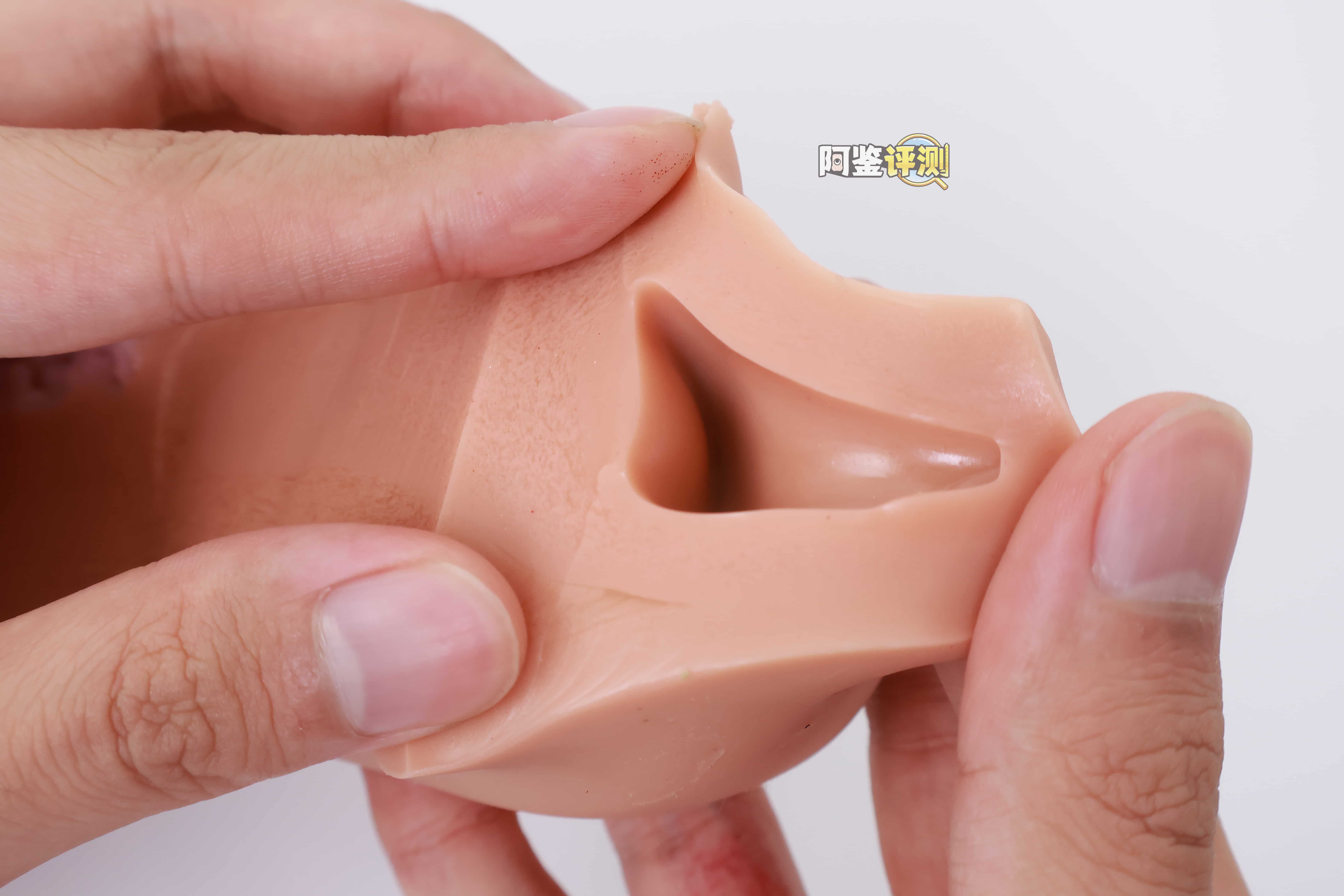 魔眼——“超丰满辣妹”评测!我用过最精致细腻的剐蹭纹理,却被粗糙的外形破坏掉了...