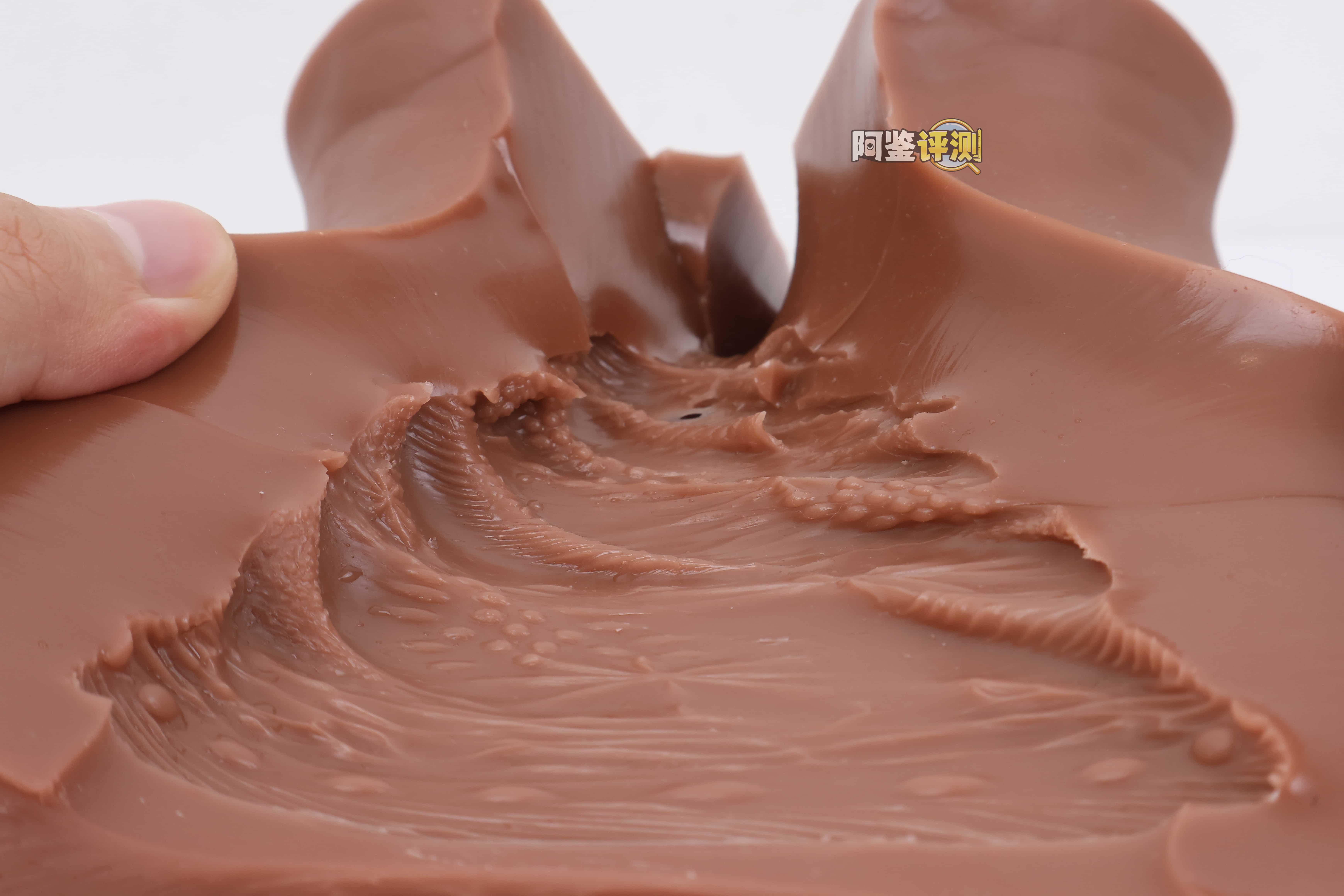 muni——“埃及艳后”评测！一字马开腿型的黑皮小臀模，因为双通道太接近导致末端出现了开裂